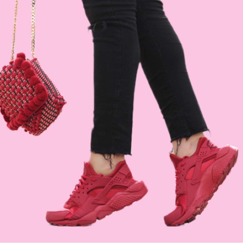 NIKE Huaraches Women’s in Red
